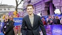 Tom Holland läuft im Müllsack: Tom Holland im Anzug auf einer Premiere