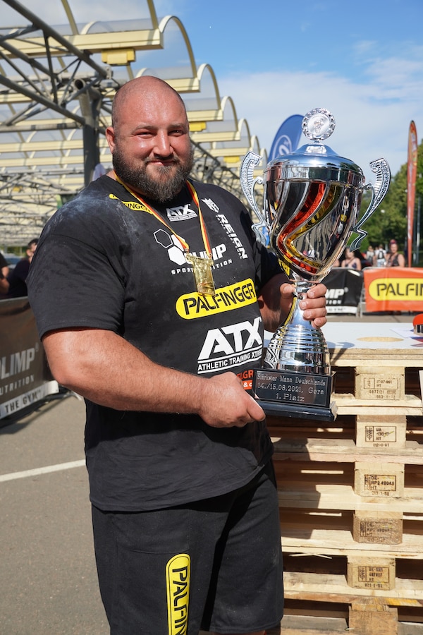 Strongman Dennis Kohlruss