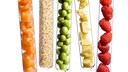 Fisch, Reis, Gem&uuml;se und Obst in einzelnen Reagenzgl&auml;sern