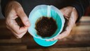 Es gibt Menschen, die Kaffeesatz zum Stoppen einer Blutung verwenden