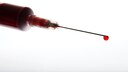Eigenbluttherapie: Spritze mit Blut