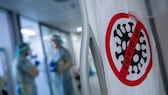 omikron-infektion harmlos: Eine Covid-Station im Krankenhau