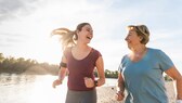 sport leben retten: Zwei Frauen joggen