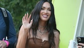 megan fox diät workout: Megan Fox lächelt und winkt