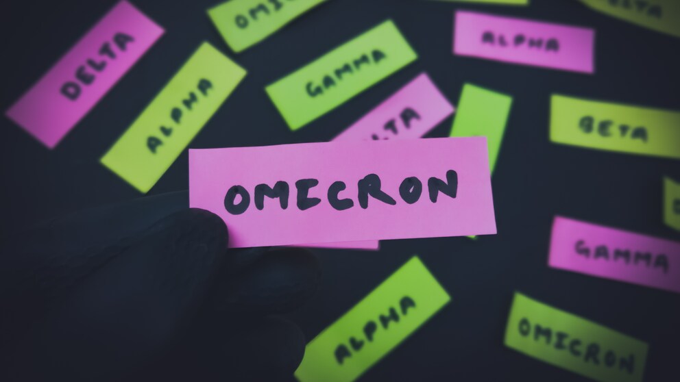 Post-its mit den Namen unterschiedlicher Corona-Varianten