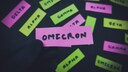 Post-its mit den Namen unterschiedlicher Corona-Varianten