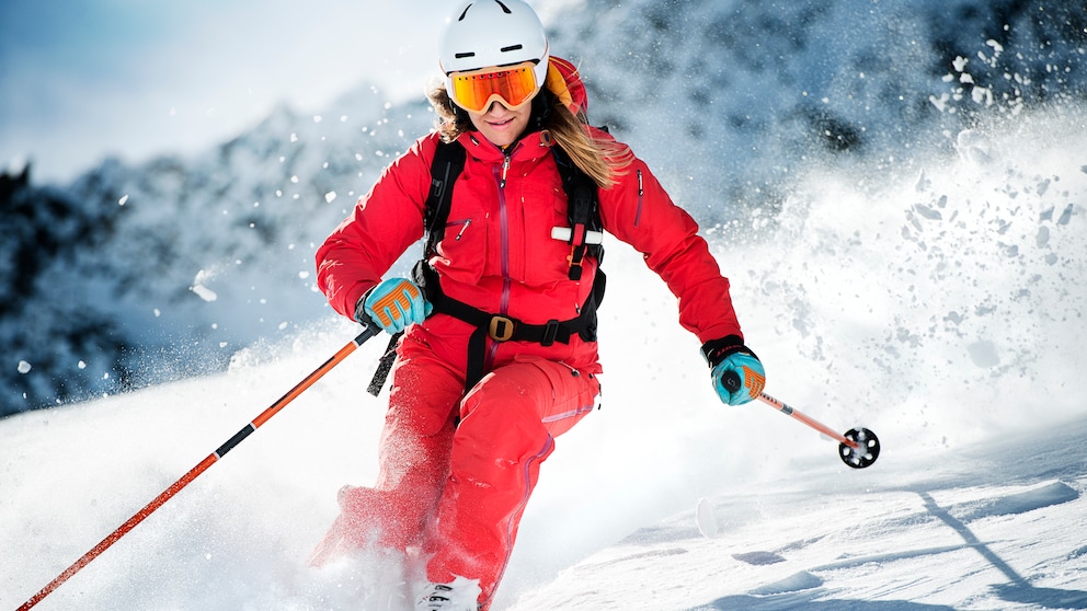 skifahren prothese: Wintersportlerin auf der Piste