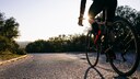 Rennradfahrer auf der Straße