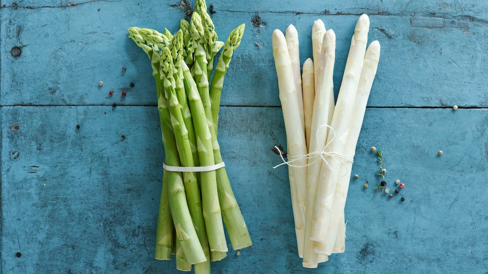 Grüner und weißer Spargel