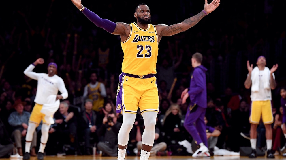 LeBron James ernährung: LeBron James bei einem Spiel der L.A. Lakers