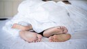 Corona Sexleben: Paar im Bett