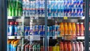 Energydrinks in einem Kühlschrank