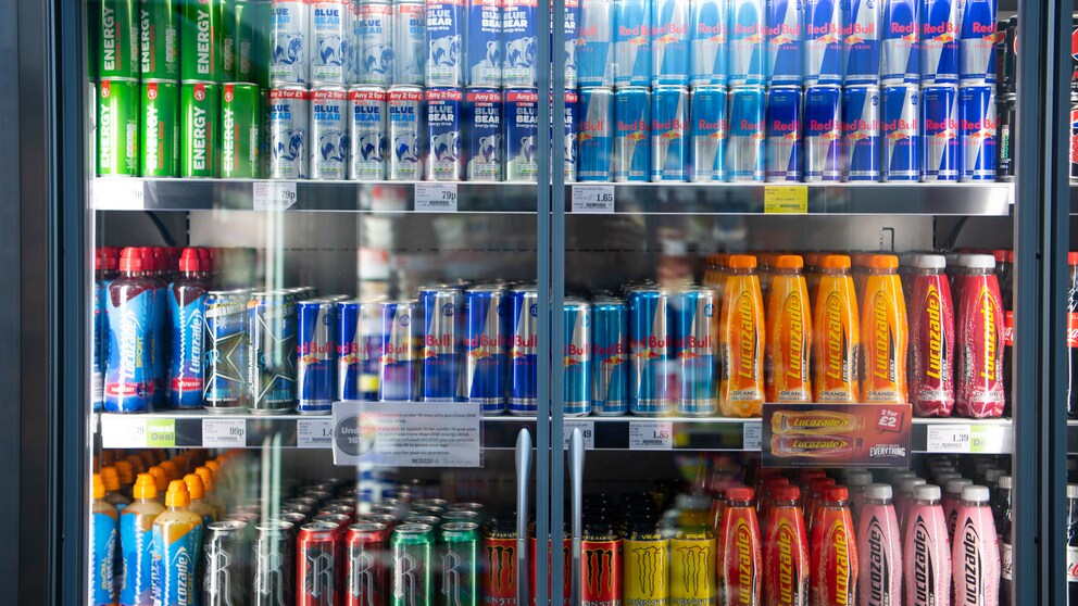 Energydrinks in einem Kühlschrank