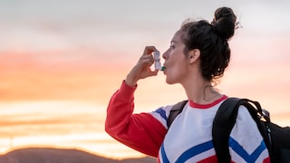 Ein Notfallspray sollte man als Asthmatiker auch beim Sport immer dabei haben