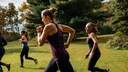 sport appetit: Frauen laufen im park
