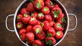 Erdbeeren gesund: Eine Schale voller Erdbeeren