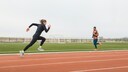Fettstoffwechsel HIIT: Frau sprintet
