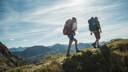 gesundheitsurlaub krankenkasse: Zwei Leute beim Wandern