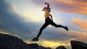 fitter schlauer: Frau läuftOb Sie Sport treiben, sieht man Ihnen offenbar nicht nur äußerlich an. Uni-Forschern zufolge ist es auch im Hirn erkennbar!