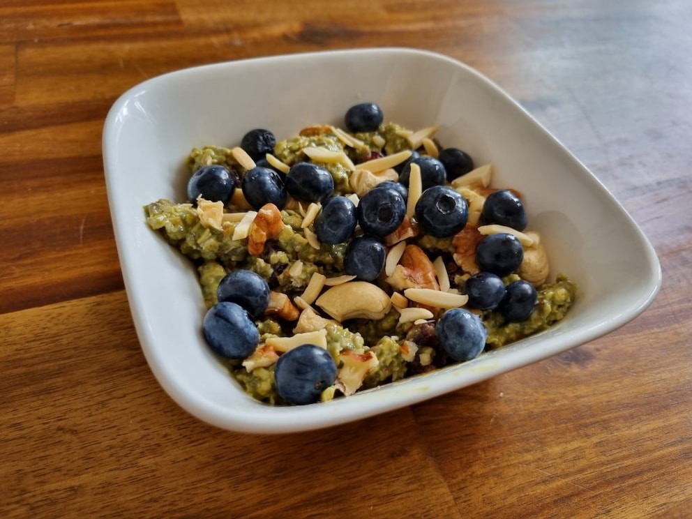 Recipe idea for a healthy breakfast: Overnight Matcha Protein Oats