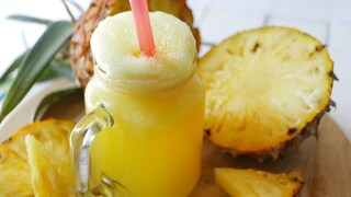 Ananassaft Husten: Ananas und ein Glas Ananassaft