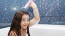 kindershampoos ökotest: Mädchen mit Shampoo in der Badewanne