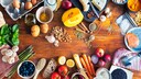 holistische Ernährung: Eine Auswahl an Lebensmitteln