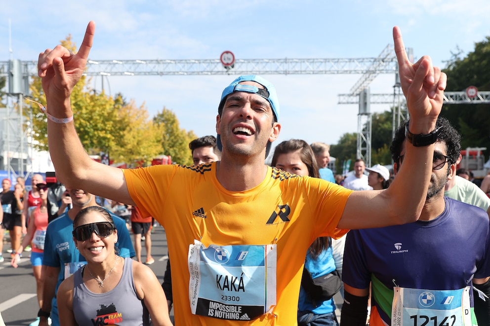 Kaká beim Marathon-Zieleinlauf in Berlin