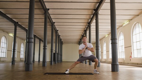 Seitlicher Ausfallschritt Ganzkörper Workout 25 Minuten