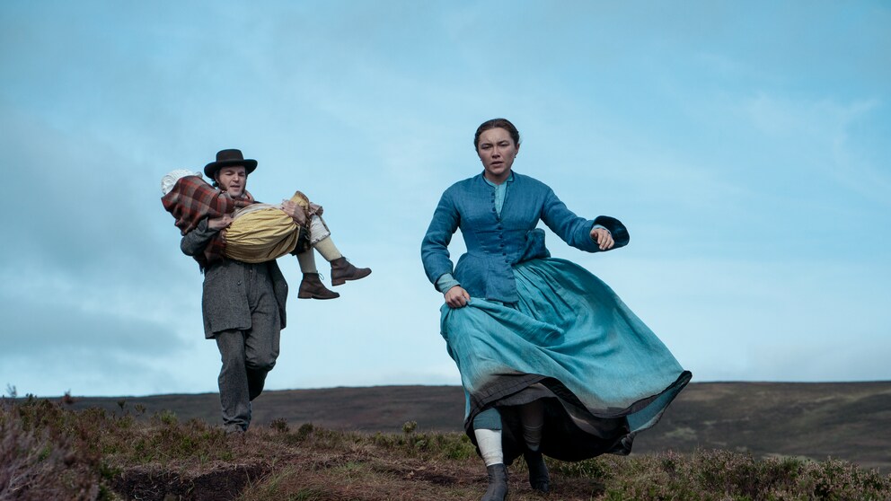 monatelang nichts essen: Florence Pugh im Film „Das Wunder“