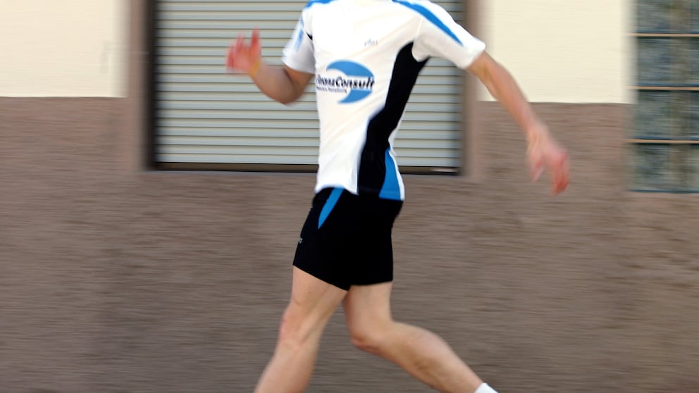 Thomas Dold, Weltmeister im Rückwärtslaufen
