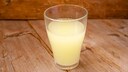 Ein Glas der gesunden Molke