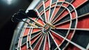 Darts-Scheibe mit Pfeilen