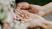 Bei den Post-Weddings-Blues kommt es zu einem Stimmungstief nach der Hochzeit - es trifft jedoch nicht jeden