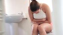 Frau leidet an Gastroenteritis