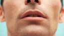 Aphasie: Gesicht eines Mannes ganz n ah