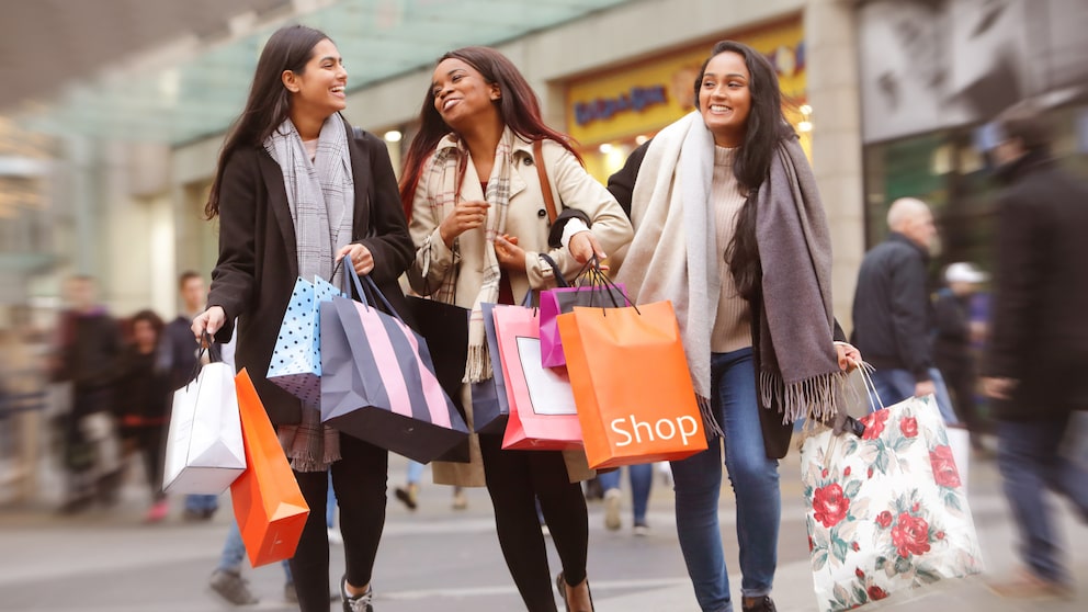 Kaufsucht: Frauen beim Shoppen