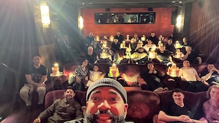 Premiere: Giancarlo Boone macht ein Selfie