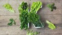 Knackiges, gr&uuml;nes Gem&uuml;se und gr&uuml;ne Kr&auml;uter enthalten viel Vitamin K