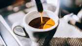 Laut einer aktuellen Studie hat der Genuss schwarzen Kaffees aufgrund seines Koffeingehalts einen positiven Effekt auf Körperfett und Typ-2-Diabetes-Risiko