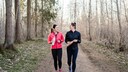 Sterblichkeitsrisiko: Zwei Frauen im Wald
