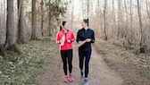 Sterblichkeitsrisiko: Zwei Frauen im Wald