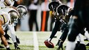 Arzt verletzungen football: Zwei Football-Mannschaften auf dem Spielfelt