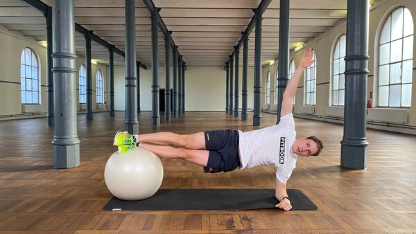 Dynamischer Seitstütz – 20 Min. Core-Workout mit Eisschnellläufer Hendrik Dombek