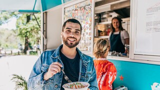 One Meal a day: Junger Mann ist eine Bowl
