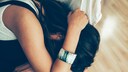 Junge Frau verweifelt