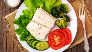 Low-FODMAP-Diät reizdarm: Teller mit Essen