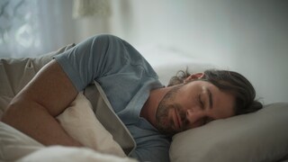 Um seiner Gesundheit nicht zu schaden, sollte man beim Schlaf auf eine Routine sowohl beim Einschlafzeitpunkt als auch bei der Schlafdauer achten, legt eine neue Schlafstudie nahe