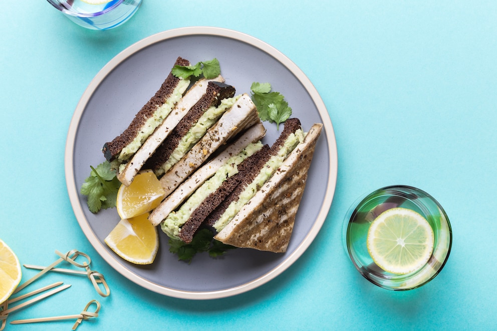 ernährungsplan abnehmen: Eiweiß-Sandwich mit Räuchertofu