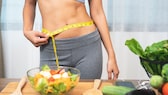 ernährung abnehmen: Frau misst ihre Taille